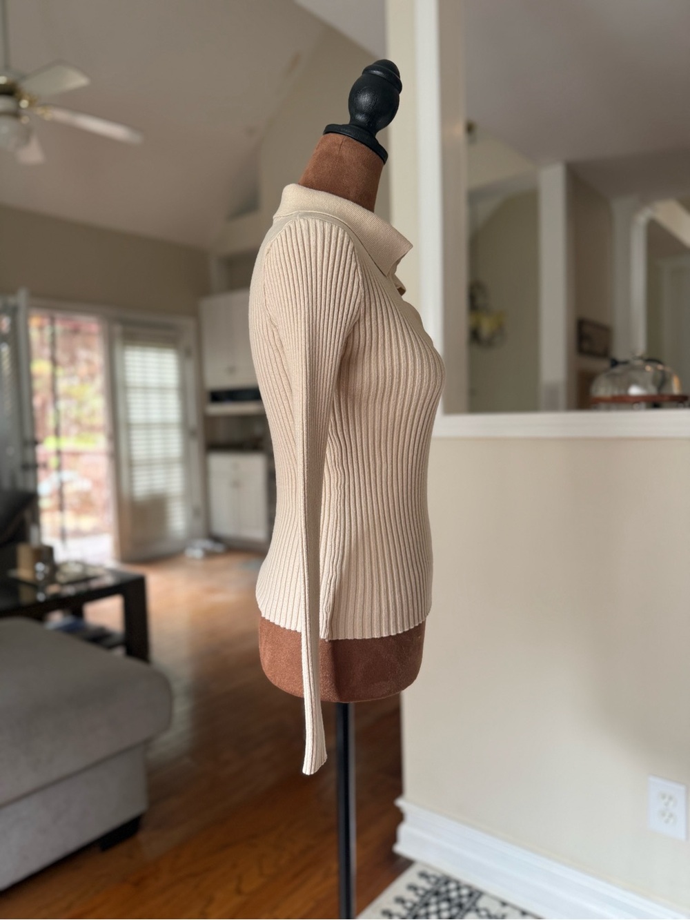 Women’s Ribbed V-Neck Polo Sweater in Beige - Picture 4 of 6